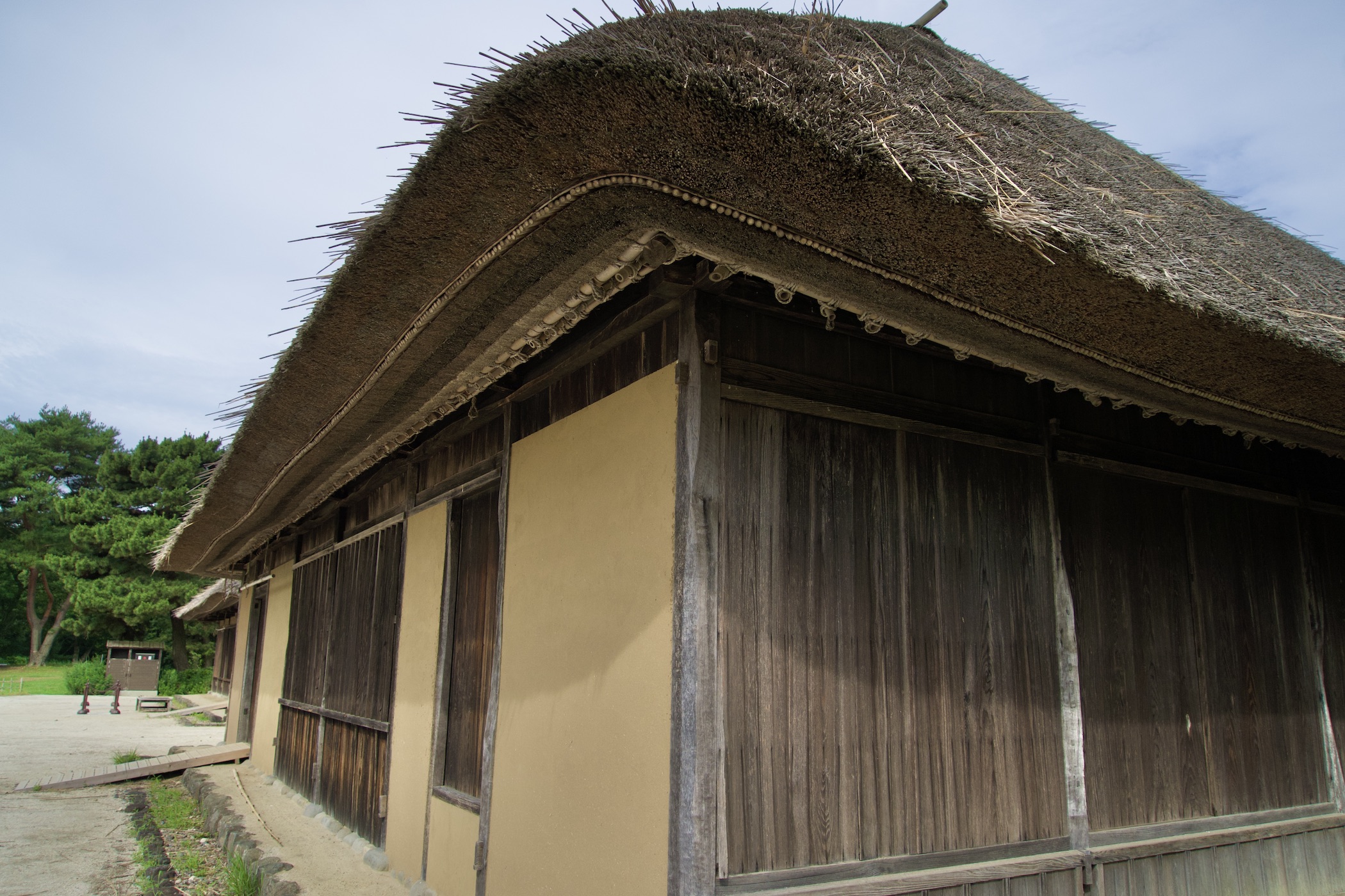 母屋の段葺き01