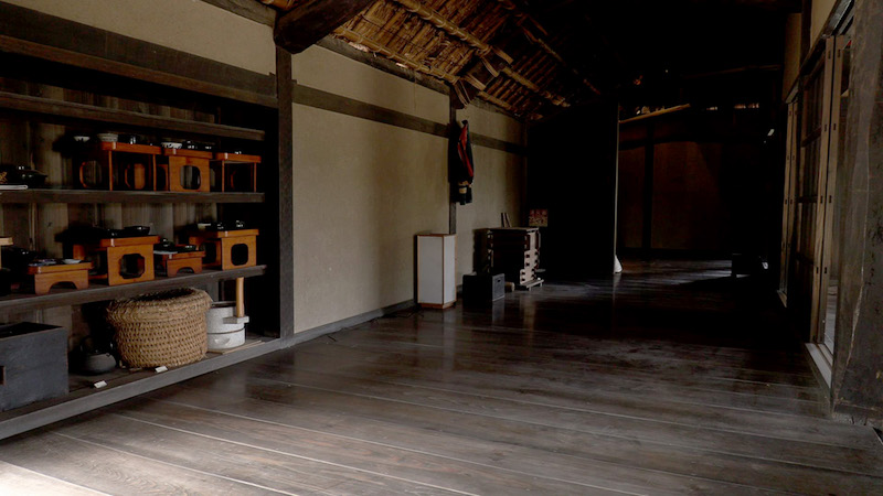 母屋の茶の間02