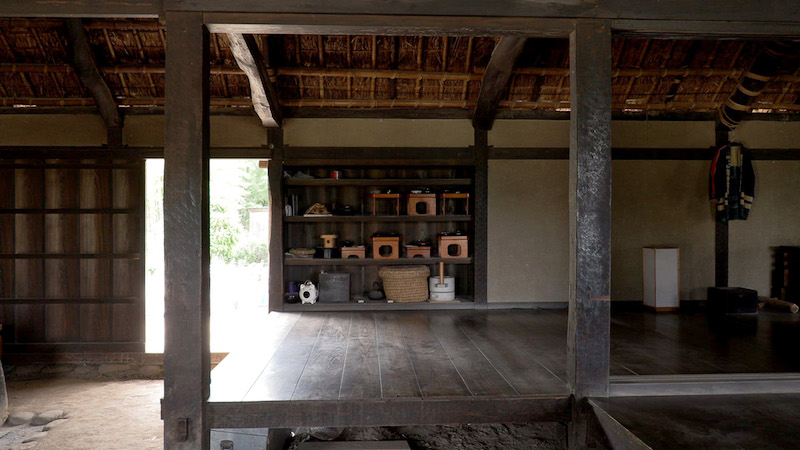 母屋の茶の間01