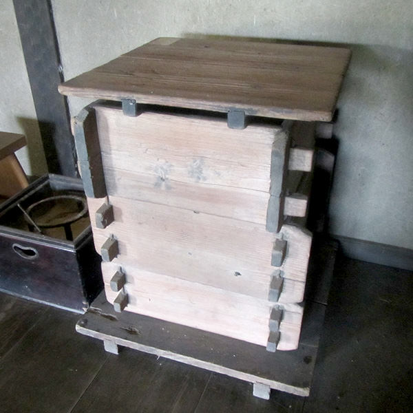 茶の間の民具(せいろ)