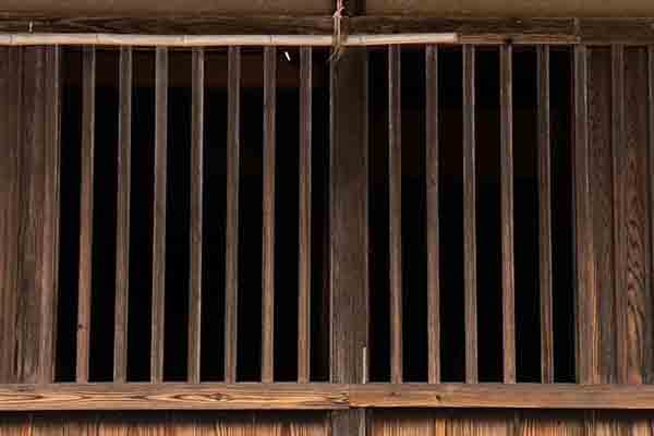 隠居屋のシシ窓