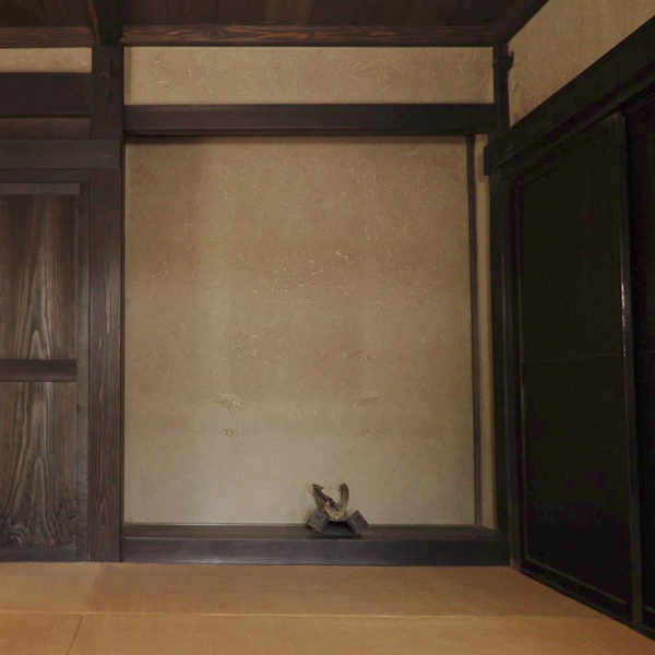 隠居屋の座敷の民具（床の間）