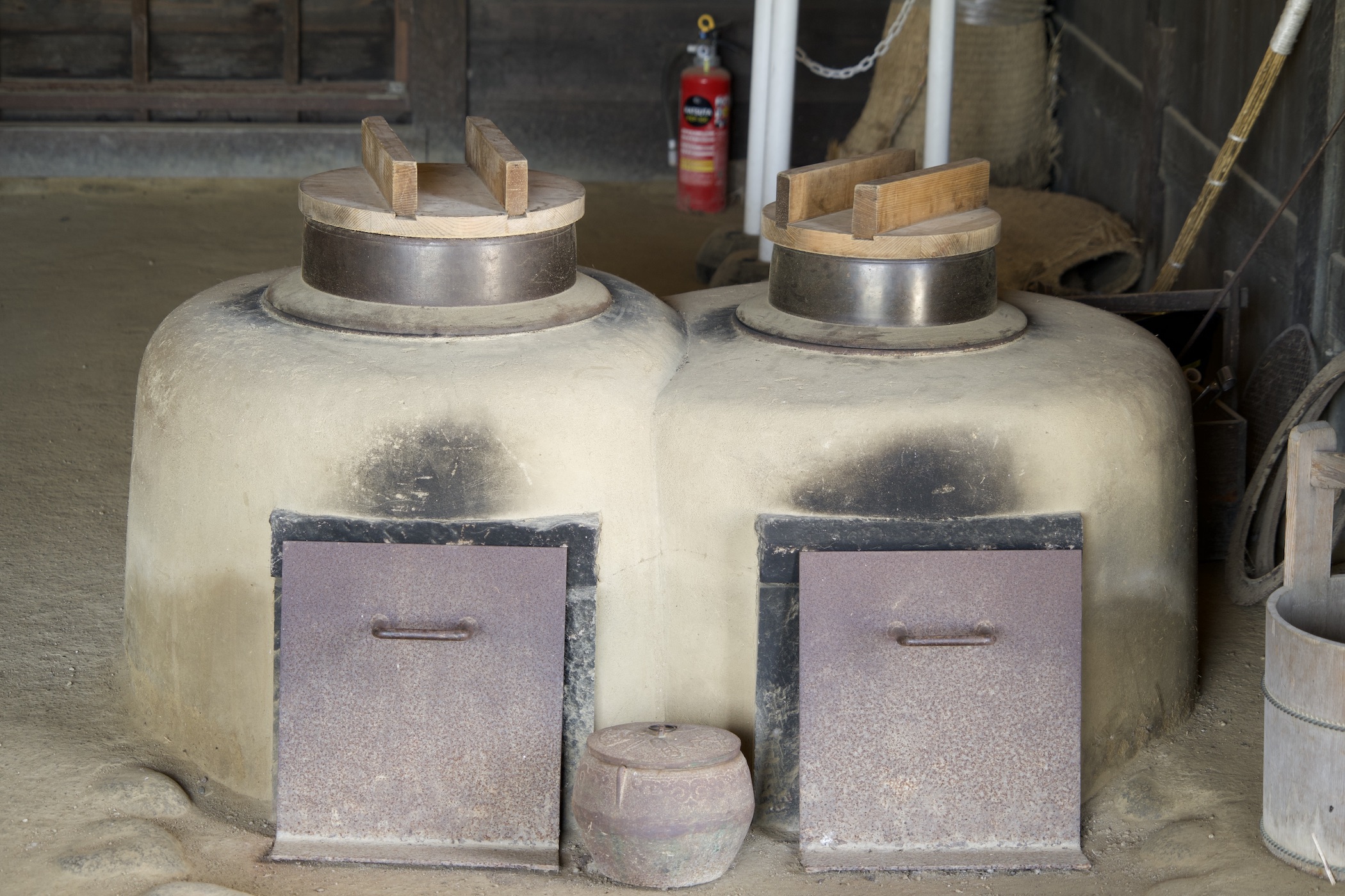 隠居屋の台所のかまど