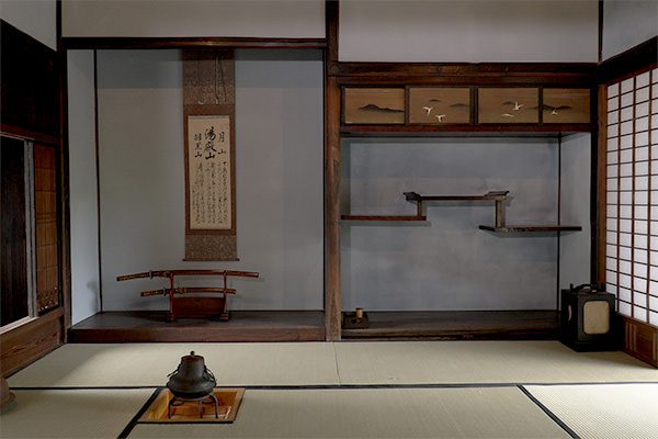 奥の屋の槍の跡