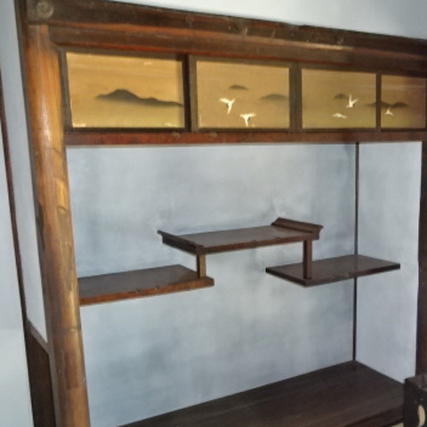 奥の屋の奥座敷の民具(違い棚)