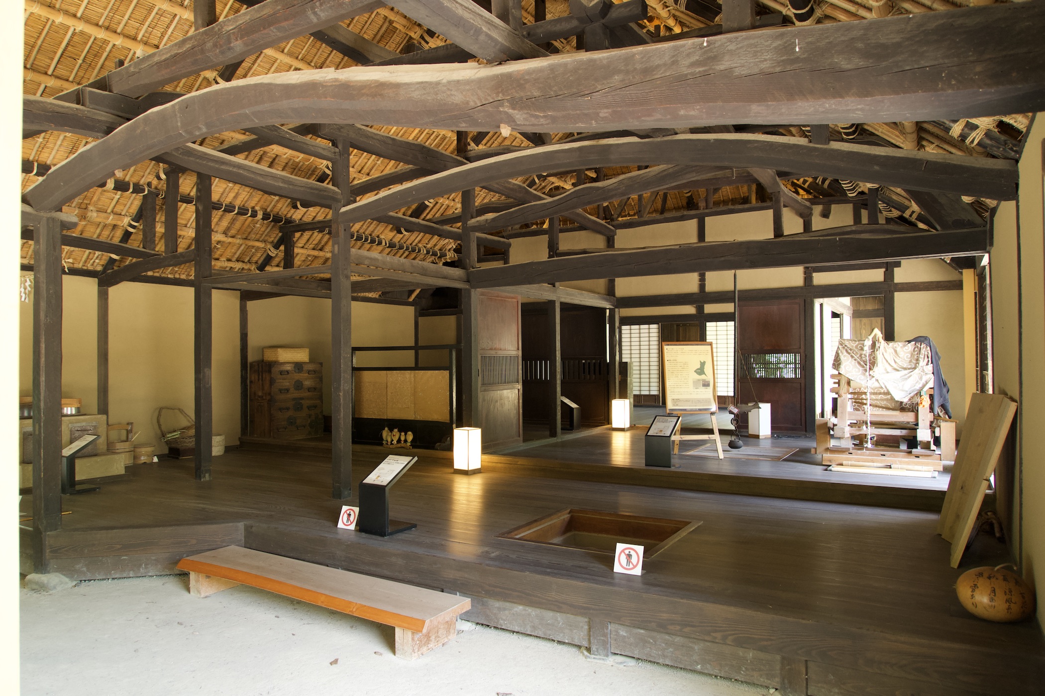 奥の屋の板の間