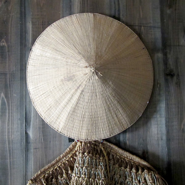 奥の屋の馬屋の民具(笠)