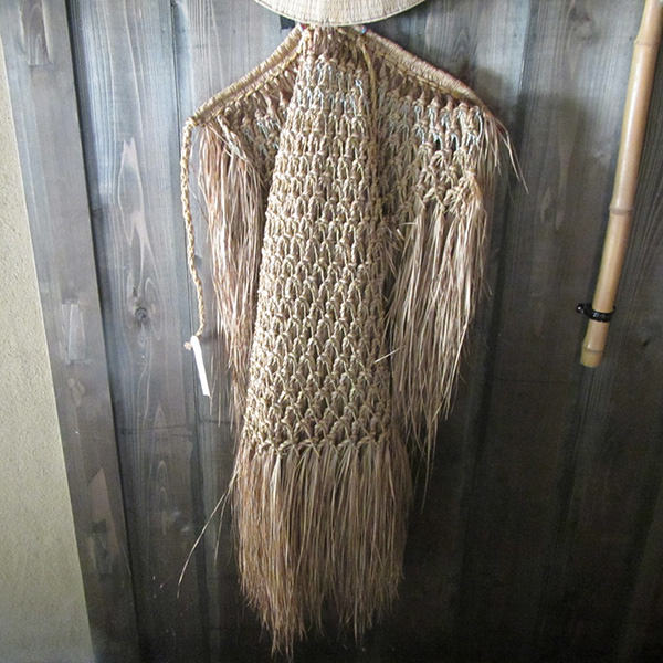 奥の屋の馬屋の民具(簔)