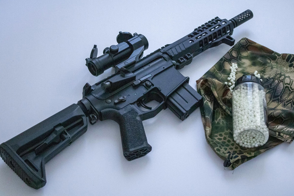 持込禁止_0016_銃、刀剣類