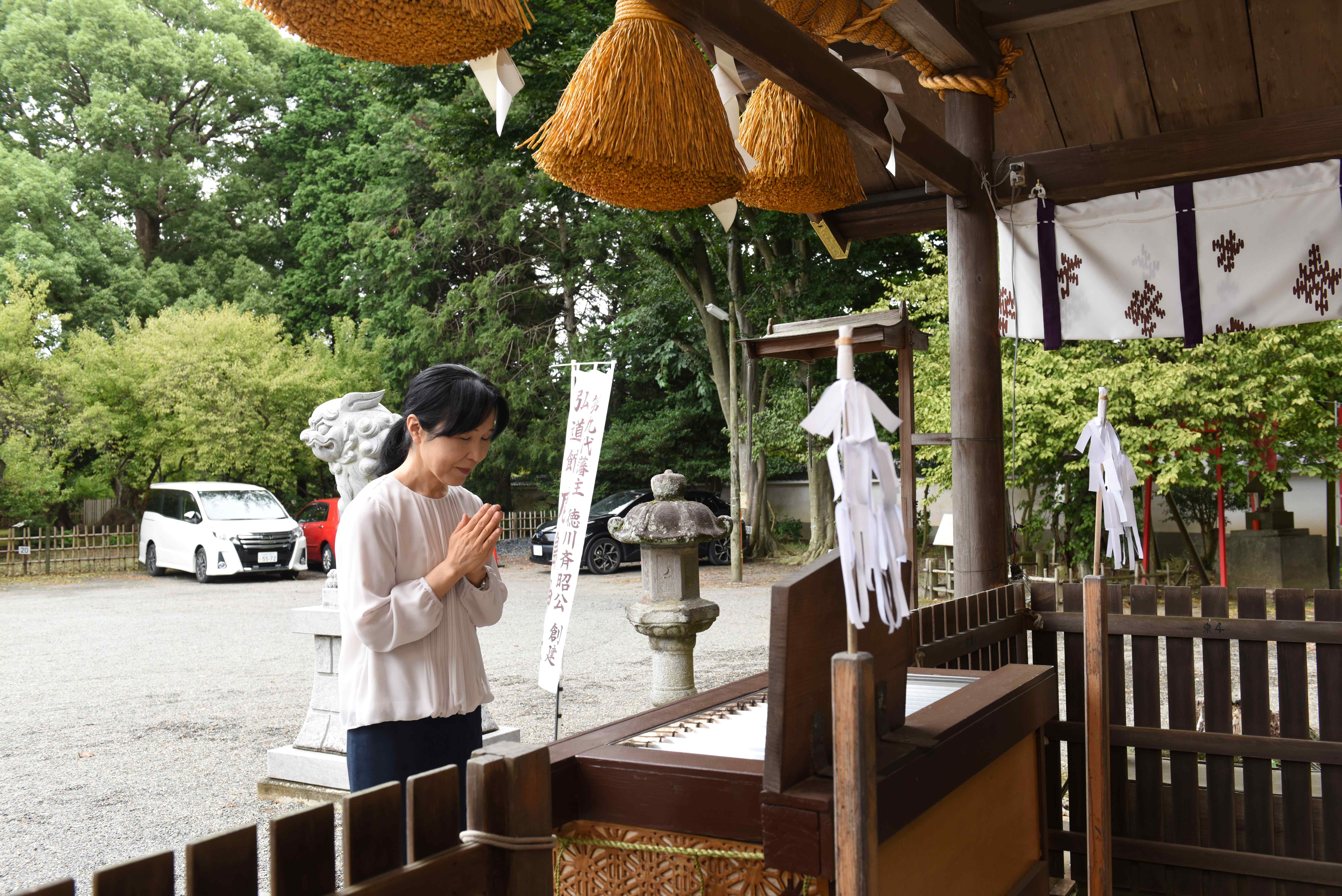 北向きに立つ鹿島神社