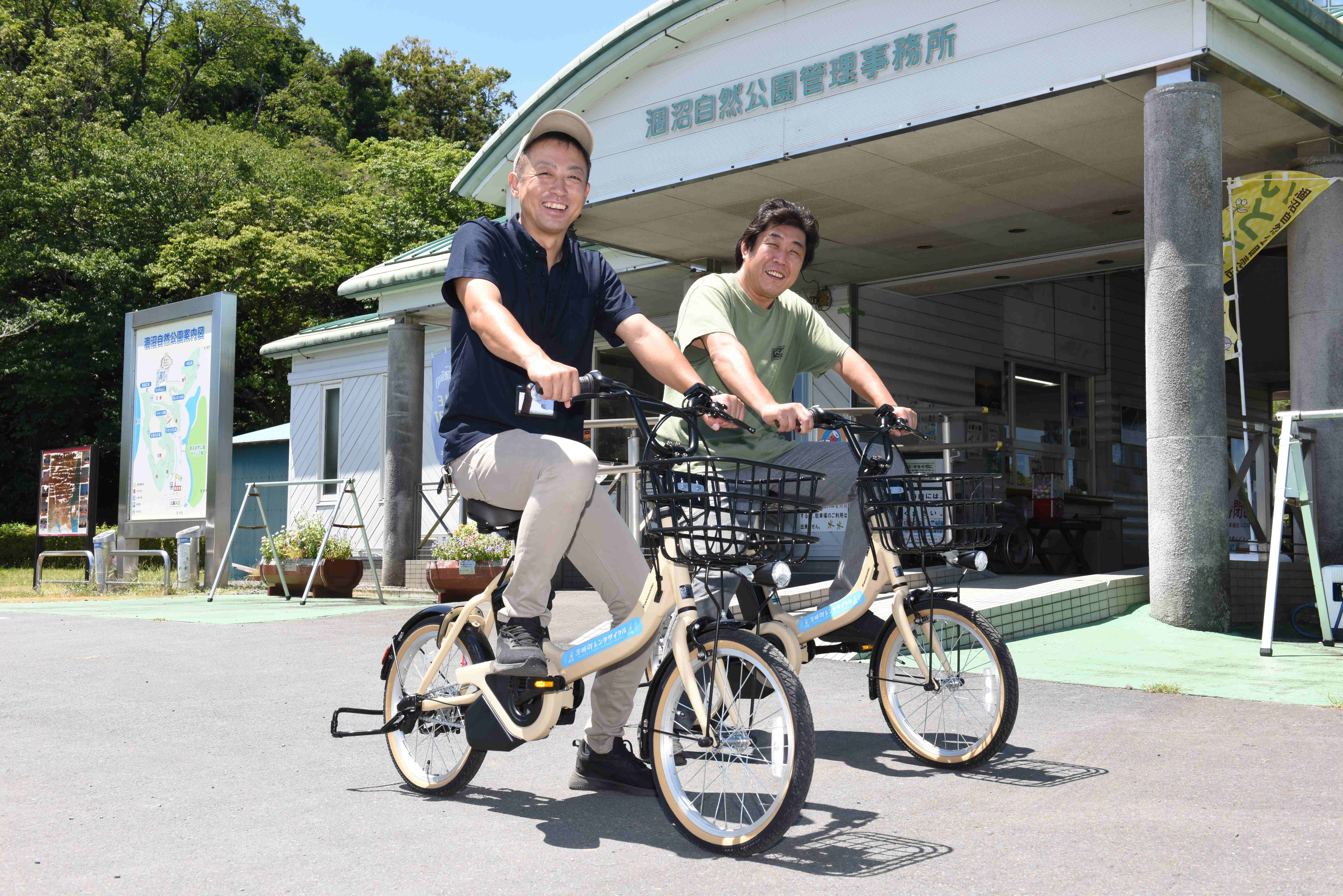レンタサイクルの申し込みは、公園の管理事務所へ