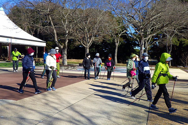 外でぽかぽか_さわやかノルディックウォーキング