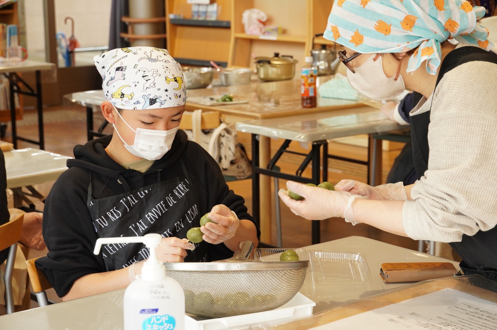 草だんごづくり2