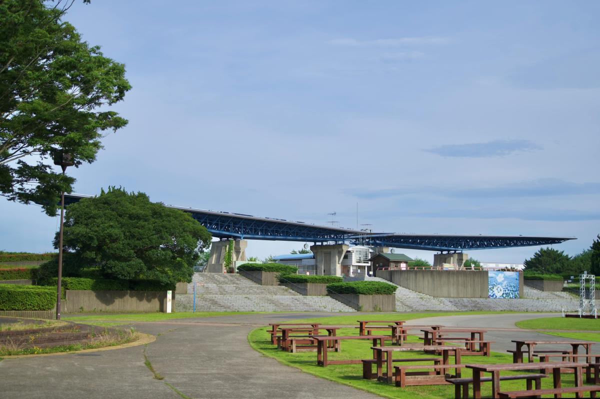 西口・翼のゲート (1)