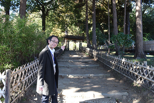 「門を抜けると、また雰囲気が変わりますよ」