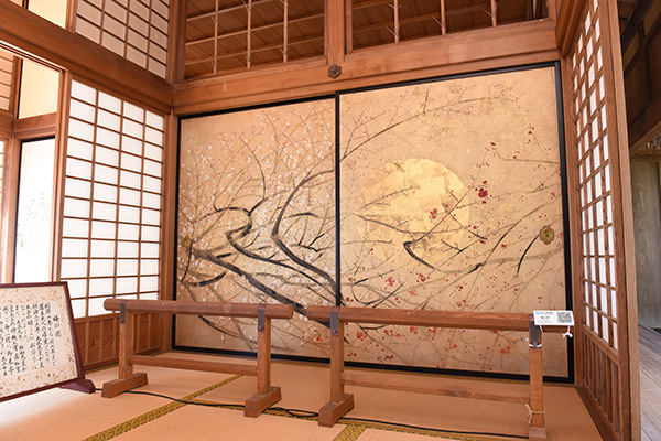 1階の各間にあるふすま絵も見応えがある